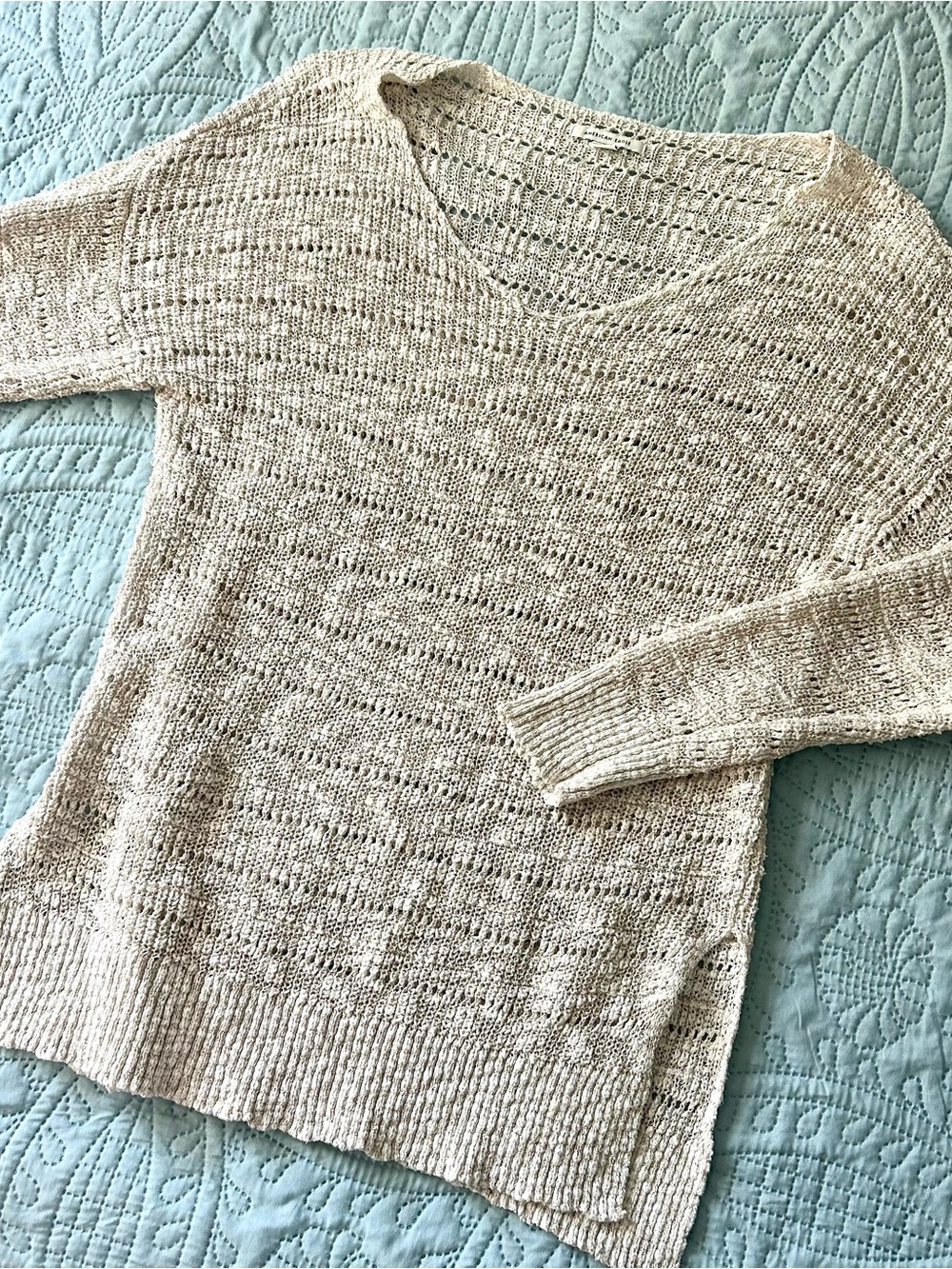 American Eagle Outfitters Open-Knit V-Neck Sweater in Light Beige